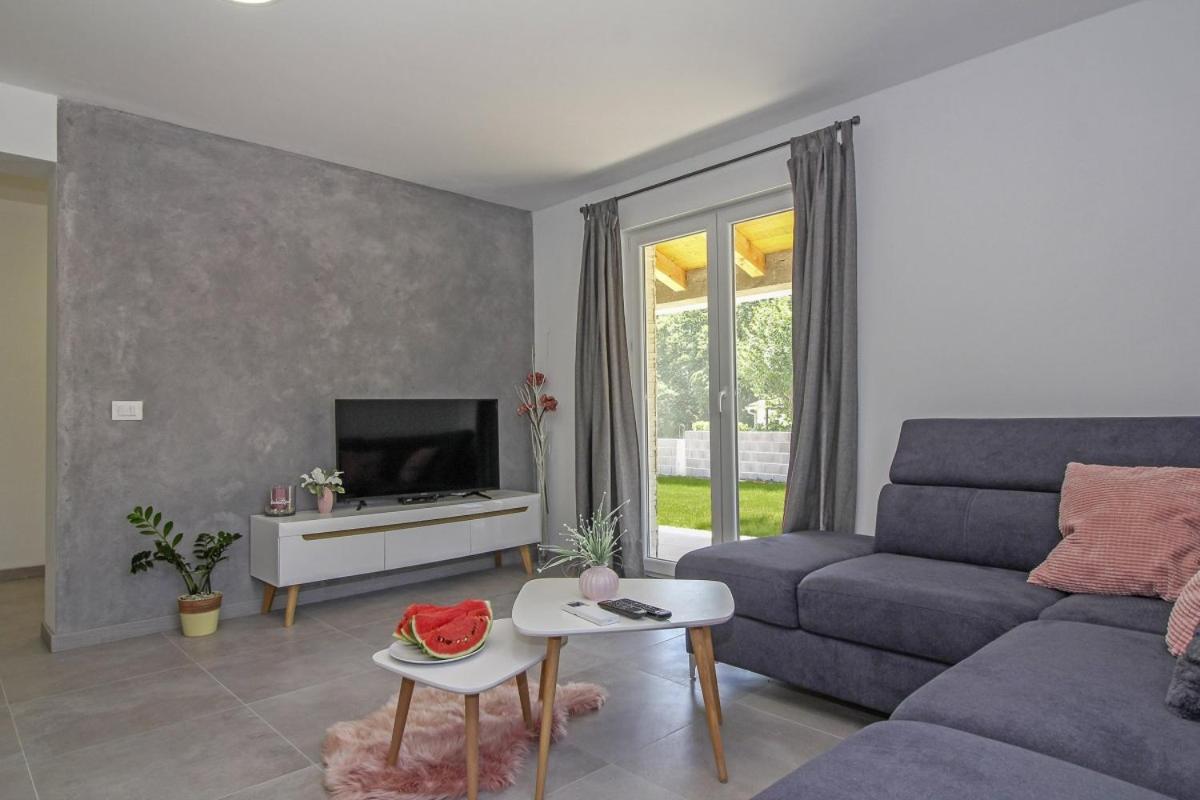 Natascha In Pamici - Haus Fuer 6 Personen Villa Zminj Exterior photo